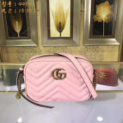 Gucci Marmont matelassé mini bag in Pink - 5