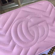 Gucci Marmont matelassé mini bag in Pink - 2