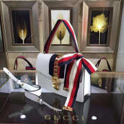 Gucci Sylvie shoulder bag in White leather 421882 - 6