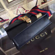 Gucci Sylvie shoulder bag in Black leather 421882 - 2