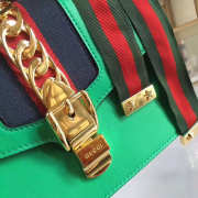 Gucci Sylvie shoulder bag in Green leather 421882 - 4