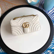 Gucci Marmont matelassé shoulder bag in White 443497 - 2