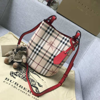 Burberry Haymarket Bucket bag in Red