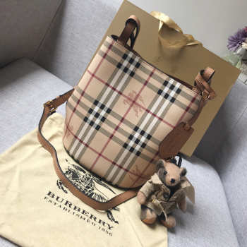 Burberry Haymarket Bucket bag in Khaki