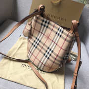 Burberry Haymarket Bucket bag in Khaki - 5