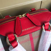 Burberry Original Classic Check bag in Red - 3