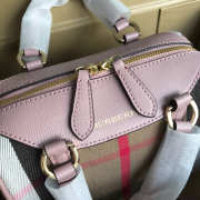 Burberry Original Classic Check bag in Pink - 5