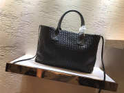 Bottega Veneta sheepskin knitted large shopping bags in Black - 4