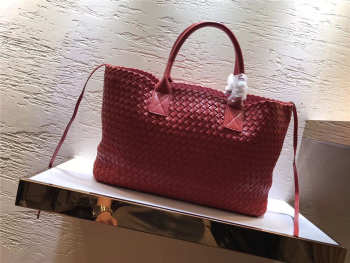 Bottega Veneta sheepskin knitted large shopping bags in Red