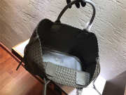 Bottega Veneta sheepskin knitted large shopping bags in Gray - 3