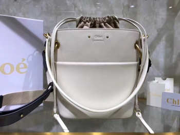 Chloe Large roy bucket bag in White