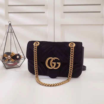 Gucci Marmont velvet small shoulder bag in Black