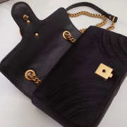 Gucci Marmont velvet small shoulder bag in Black - 2