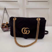 Gucci Marmont velvet Medium shoulder bag in Black - 1