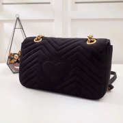 Gucci Marmont velvet Medium shoulder bag in Black - 2