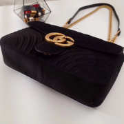 Gucci Marmont velvet Large shoulder bag in Black - 6