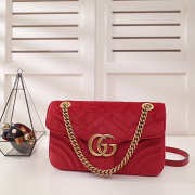 Gucci Marmont velvet Medium shoulder bag in Red - 2