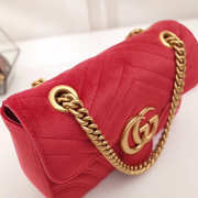 Gucci Marmont velvet Large shoulder bag in Red - 3