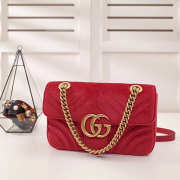 Gucci Marmont velvet Large shoulder bag in Red - 2