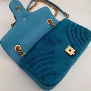 Gucci Marmont velvet Medium shoulder bag in Blue - 5