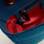 Gucci Marmont velvet Medium shoulder bag in Blue - 3