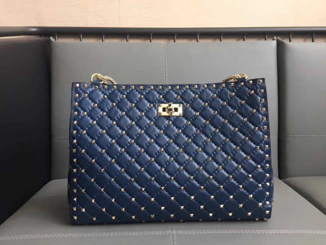 Valentino original lambskin spike tote bag in Blue - 1