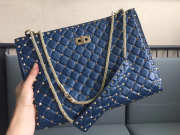 Valentino original lambskin spike tote bag in Blue - 5