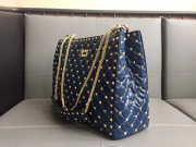 Valentino original lambskin spike tote bag in Blue - 4