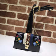 GUCCI Wrinkled lacquer leather embroidery Black Bag - 1