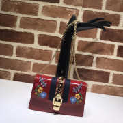 GUCCI Wrinkled lacquer leather embroidery Red Bag - 1