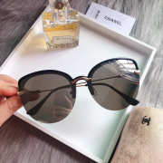 CHANEL Polarized and anti-ultraviolet radiation sunglasses - 5