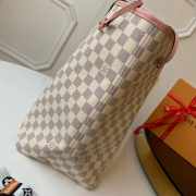 Louis Vuitton GM Neverfull Handbag Bagsaa - 2