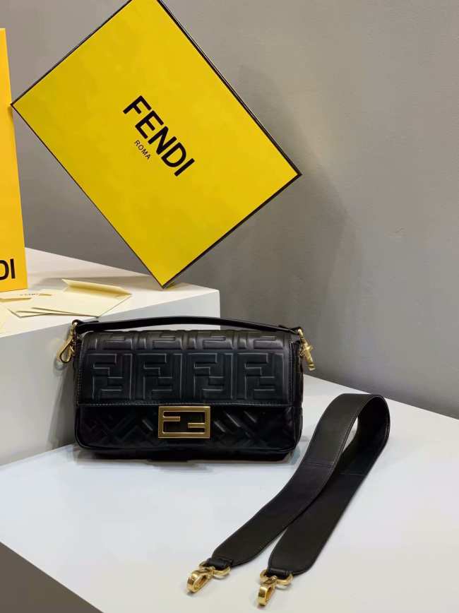 Fendi Medium Baguette Black 26cm - 1