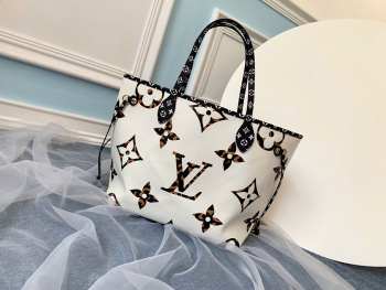 Louis Vuitton MM Neverfull