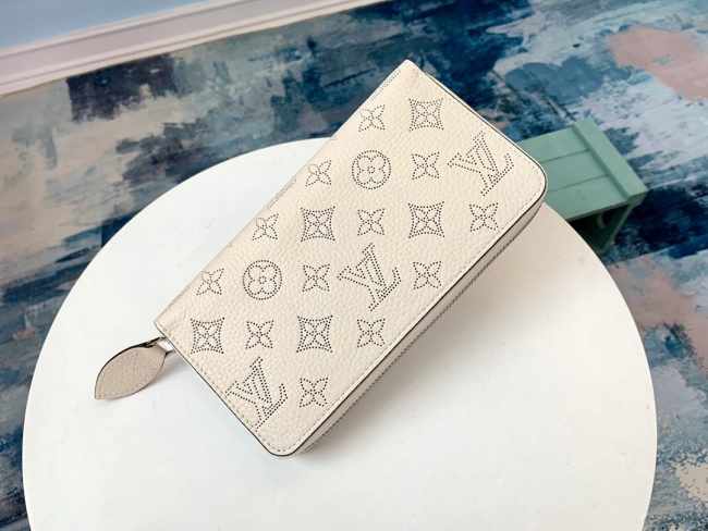 LV Zippy Wallet M58429 Mahina Leather White - 1