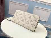 LV Zippy Wallet M58429 Mahina Leather White - 4