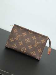 LV TOILETRY POUCH Monogram M47546 15cm - 1