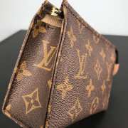 LV TOILETRY POUCH Monogram M47546 15cm - 3