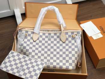 Louis Vuitton Neverfull PM