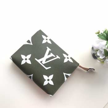 LV TOILET POUCH XL 26cm