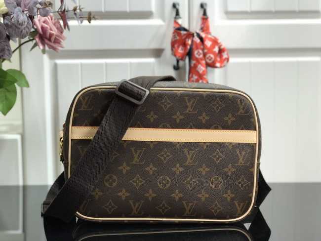 LV New men's Reporter Small crossbody bag - 1