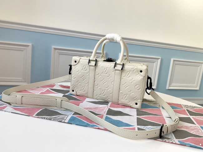 LV M44483 White full leather Runway bags - 1