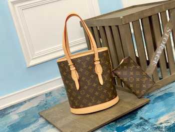 LV M41994 Retro bucket bag