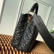 LV Capucines Monogram handbag 31CM Black - 3