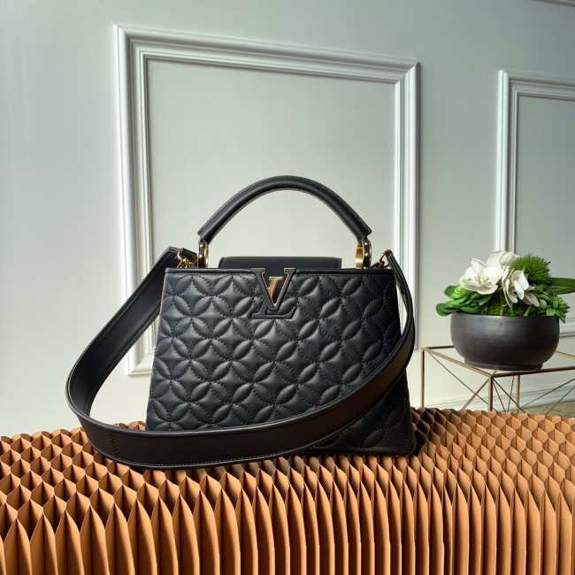 LV Capucines Monogram handbag 27CM Black - 1