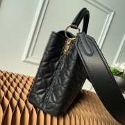 LV Capucines Monogram handbag 27CM Black - 6