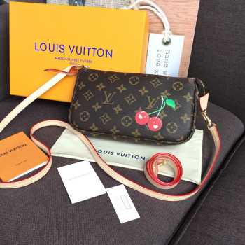 LV POCHETTE ACCESSOIRES MONOGRAM