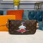 LV POCHETTE ACCESSOIRES 03 - 1