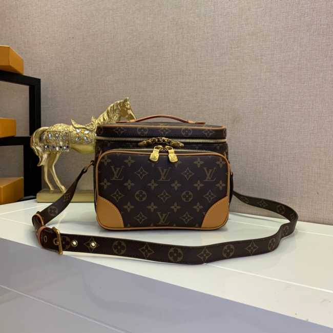 Louis Vuitton Monogram Cosmetic Bag M44937 002 - 1