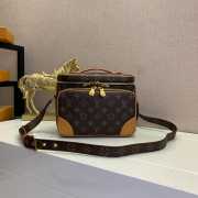 Louis Vuitton Monogram Cosmetic Bag M44937 002 - 1